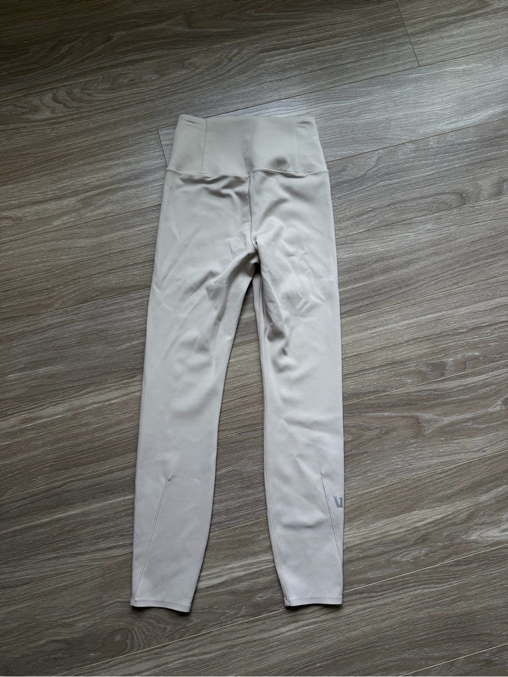 Vuori Women’s Evolve High Rise Legging Sz S in Cream Ivory